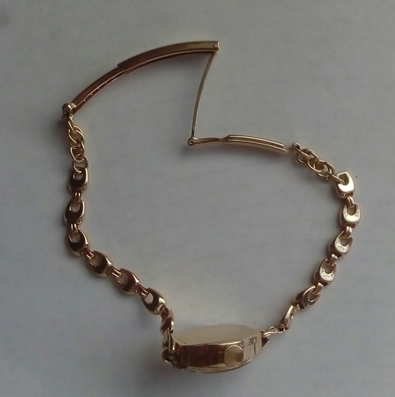 ⭐️ SOLD Vintage Bulova Ladies Watch - Picture 9 of 12